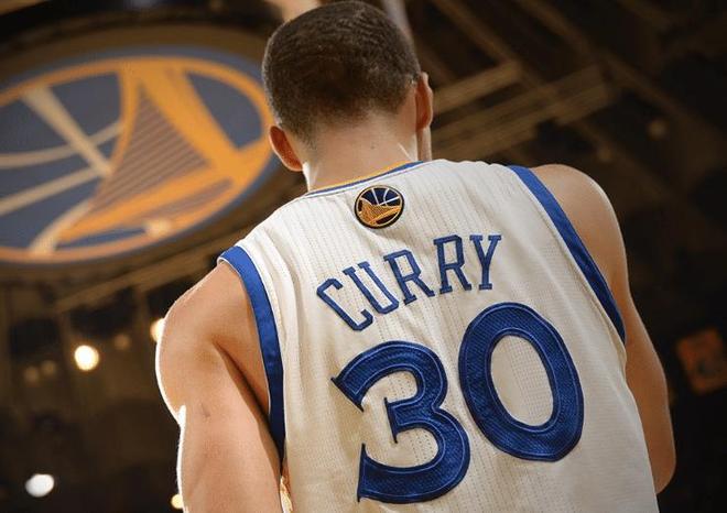 AYX-包含蒂姆连续十五场比赛得分超过突破纪录，C9挑战极限！的词条