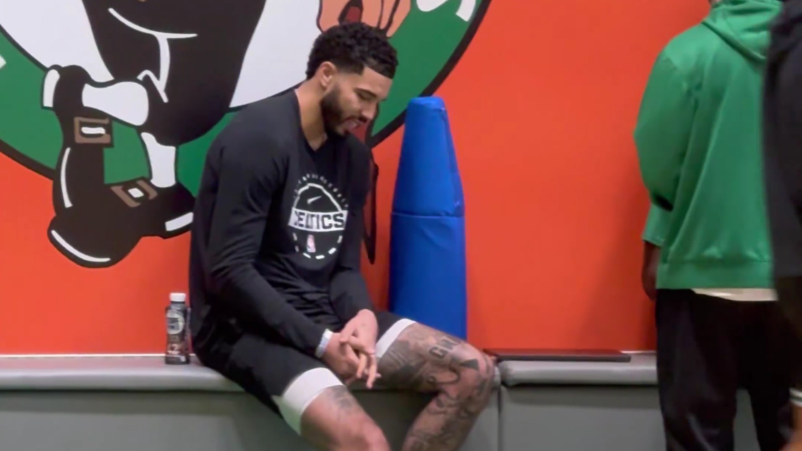 塔图姆回归赛场,战术调整首场状态亮眼,皇家马德里观众沸腾!的简单介绍 塔图姆回归赛场,战术调整首场状态亮眼,皇家马德里观众沸腾!的简单介绍